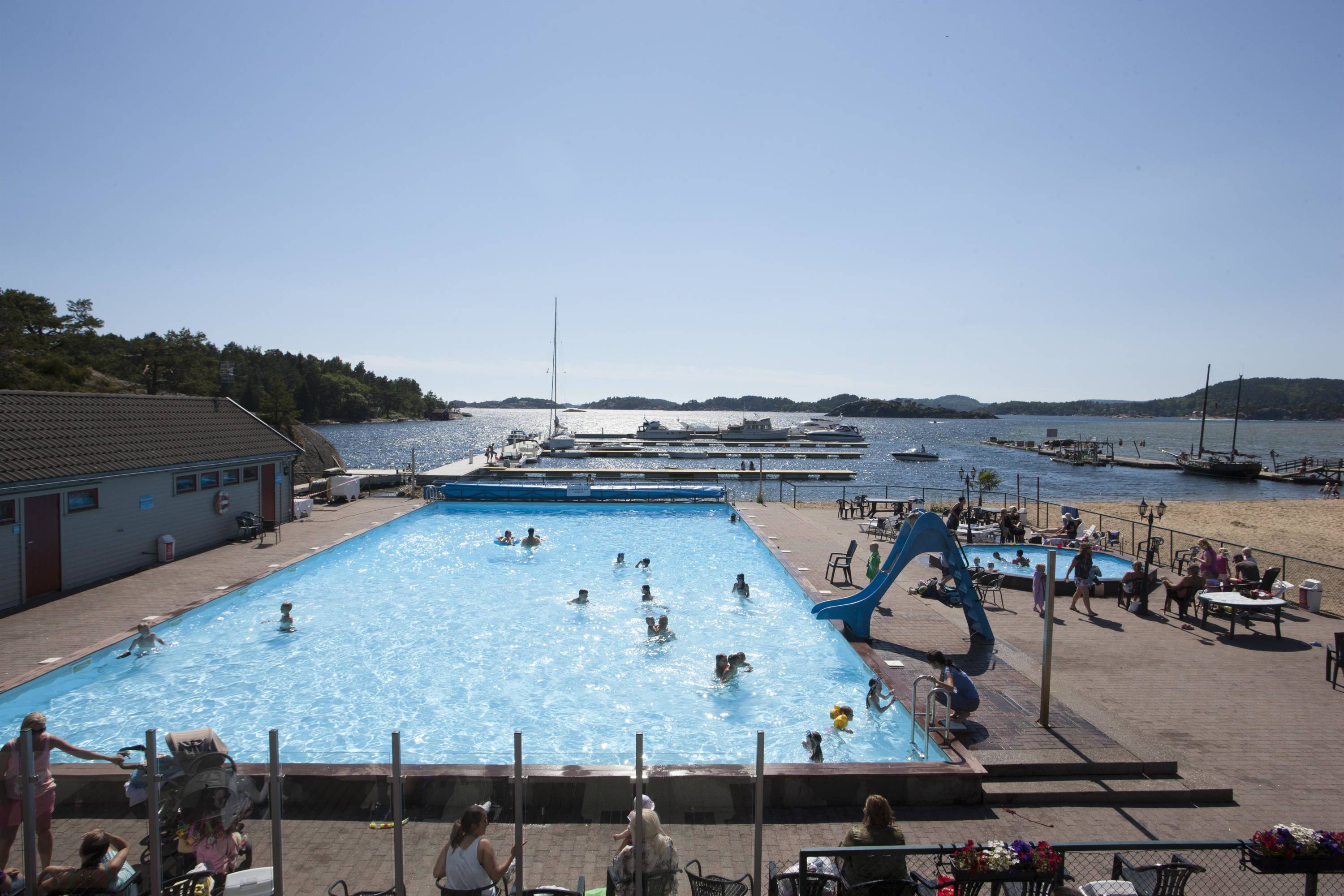 Oppvarmet svømmebasseng på Åros Feriesenter