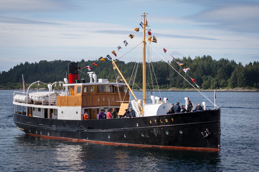 MS Atløy. Photo: MS Atløy under Fjordsteam i Florø. Foto: Tore Sætre / Wikimedia Commons, CC BY-SA 4.0