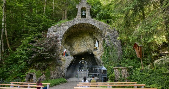 Lourdes-Grotte Marbach. Photo: UNESCO Biosphäre Entlebuch / Beat Brechbühl