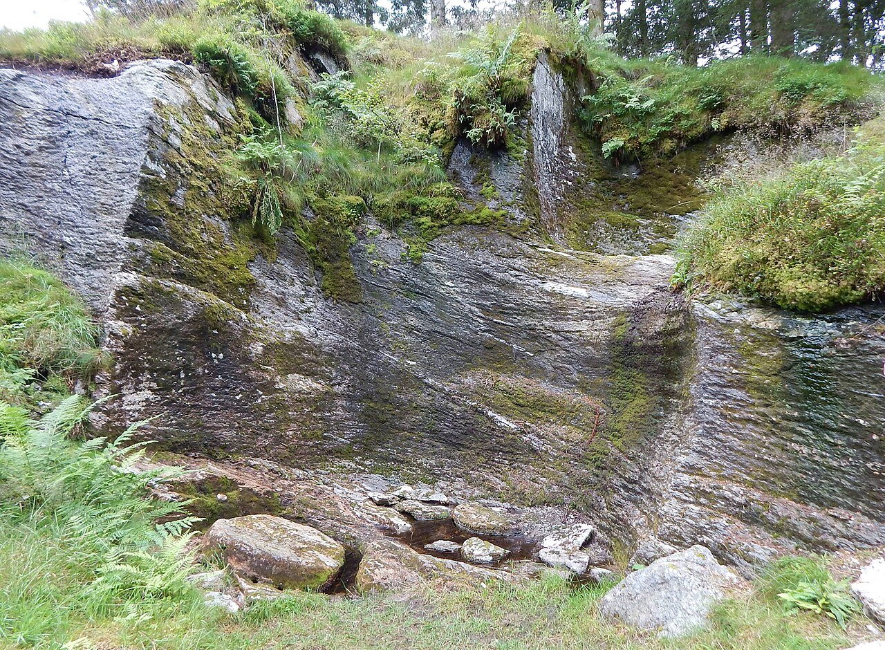 Kvernsteinsparken – Episenter Hyllestad. Photo: Kvernsteinsparken. Foto: Jan-Tore Egge / Wikimedia Commons, CC BY-SA 4.0