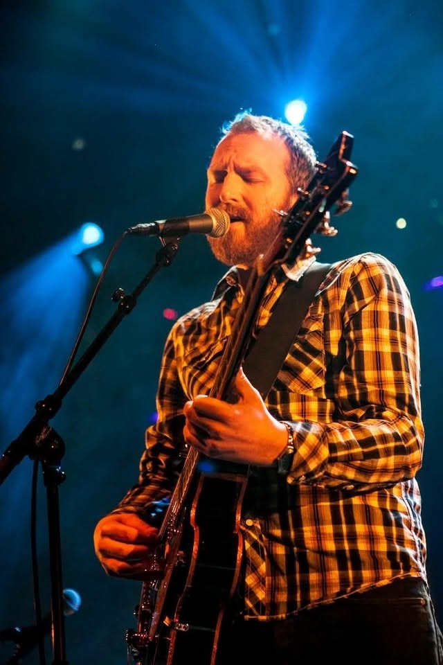 Konsert med Thom Hell